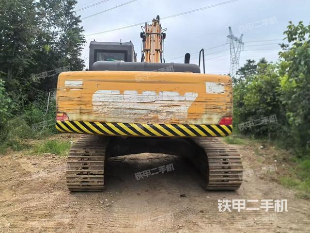 駕駛室整體(整機(jī)外觀) 駕駛室整體(整機(jī)外觀)