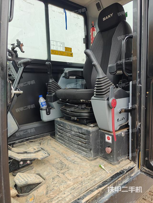 驾驶室整体（整机外观）