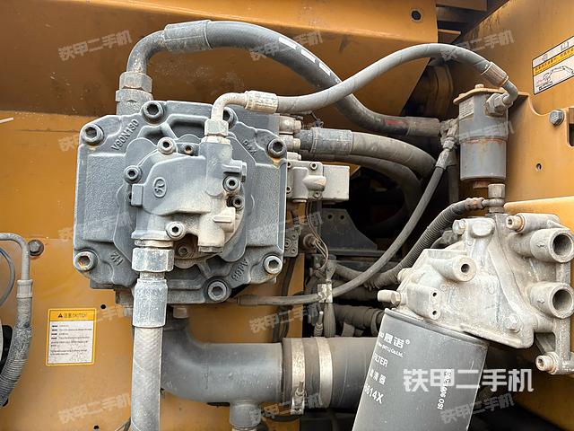 液壓泵艙室正面整體(整機(jī)外觀) 液壓泵艙室正面整體(整機(jī)外觀)