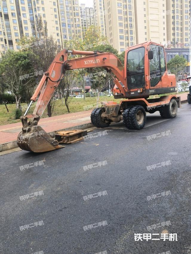 駕駛室整體(整機(jī)外觀) 駕駛室整體(整機(jī)外觀)