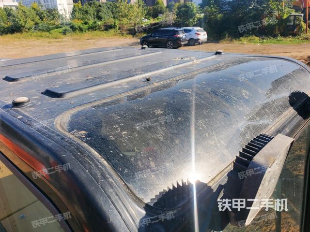 駕駛室頂部(整機外觀) 駕駛室頂部(整機外觀)