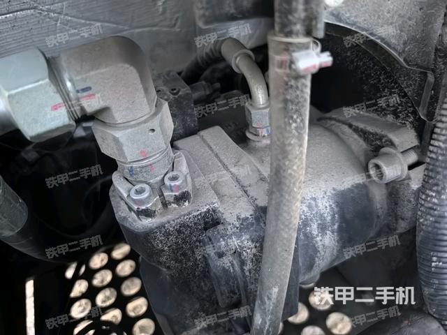 液壓泵艙室正面整體(整機(jī)外觀) 液壓泵艙室正面整體(整機(jī)外觀)