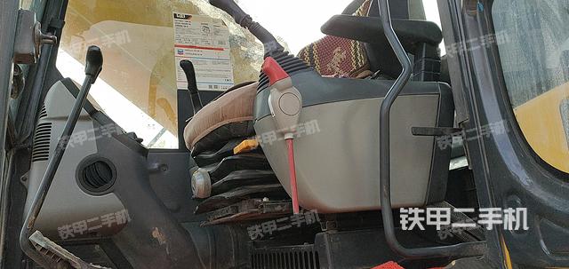駕駛室整體(整機外觀) 駕駛室整體(整機外觀)