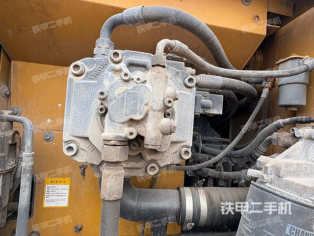 液壓泵艙室正面整體(整機(jī)外觀) 液壓泵艙室正面整體(整機(jī)外觀)