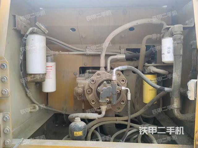 液壓泵艙室正面整體(整機(jī)外觀) 液壓泵艙室正面整體(整機(jī)外觀)