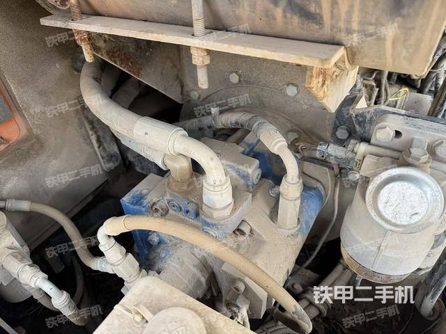 液壓泵艙室正面整體(整機(jī)外觀) 液壓泵艙室正面整體(整機(jī)外觀)