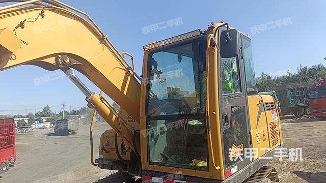 駕駛室頂部(整機外觀) 駕駛室頂部(整機外觀)