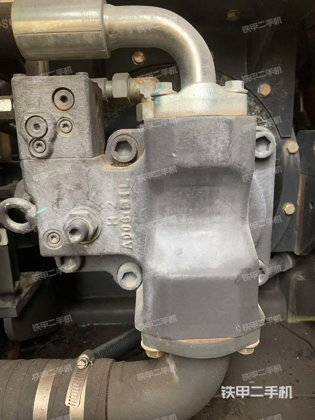 液壓泵艙室正面整體(整機(jī)外觀) 液壓泵艙室正面整體(整機(jī)外觀)