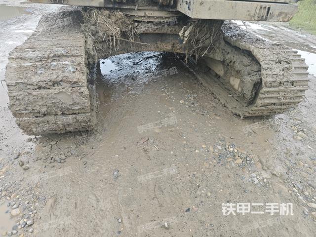 轉(zhuǎn)盤和下車架正前（工作和回轉(zhuǎn)裝置）