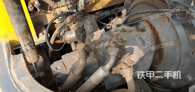 液壓泵艙室正面整體(整機(jī)外觀) 液壓泵艙室正面整體(整機(jī)外觀)