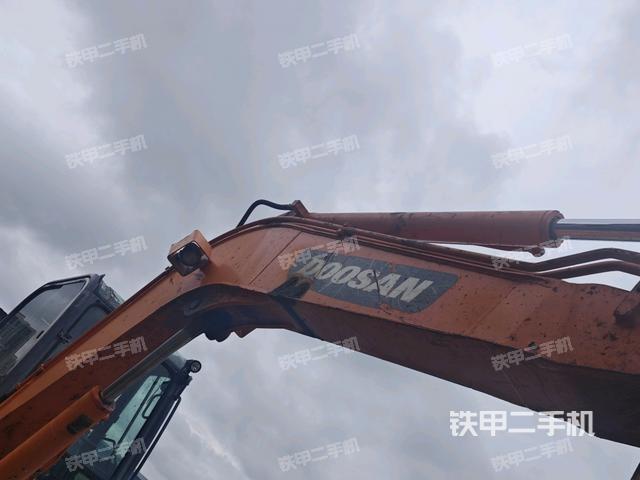 大臂整體?右側(cè)(工作和回轉(zhuǎn)裝置) 大臂整體?右側(cè)(工作和回轉(zhuǎn)裝置)