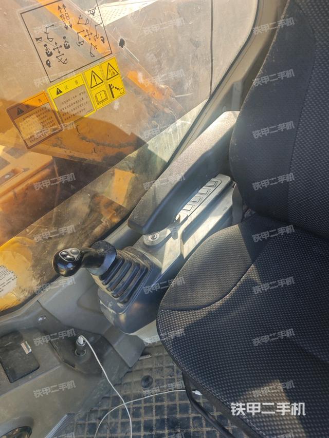 后窗玻璃角标（驾驶室部分）