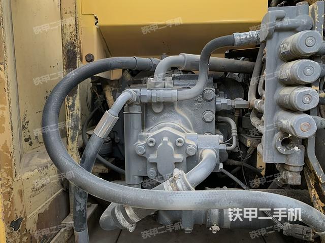 液壓泵艙室正面整體(整機(jī)外觀) 液壓泵艙室正面整體(整機(jī)外觀)