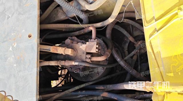 回转马达和主控阀（整机外观）