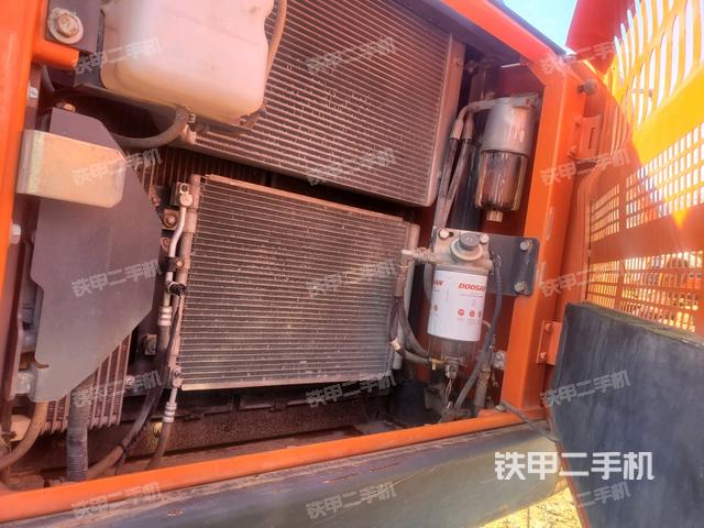 散熱器正面(大件艙室) 散熱器正面(大件艙室)