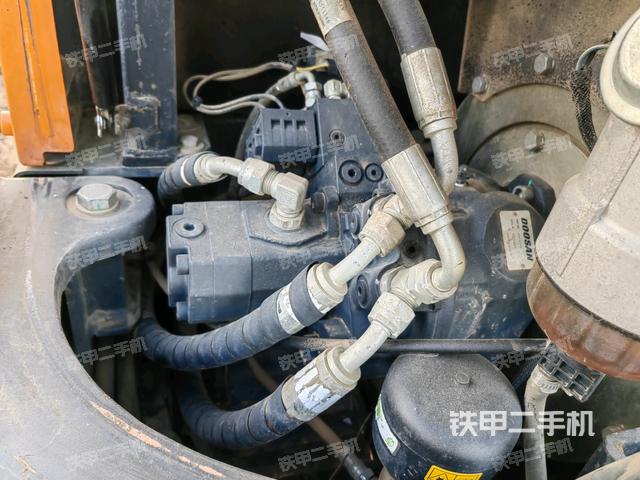 液壓泵艙室正面整體(整機(jī)外觀) 液壓泵艙室正面整體(整機(jī)外觀)