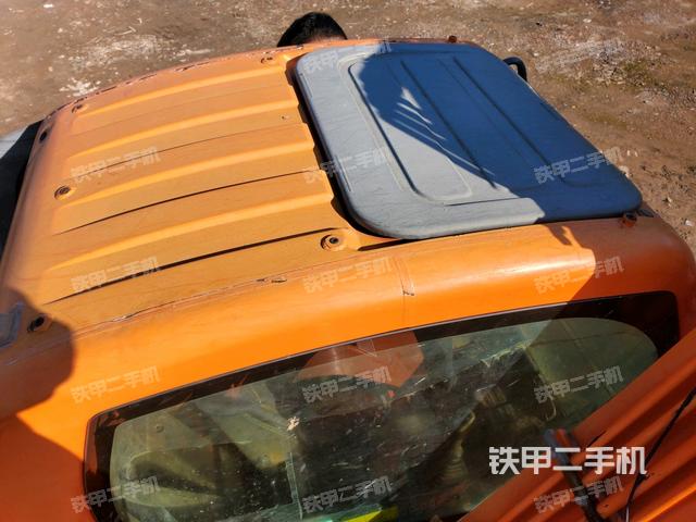 駕駛室頂部(整機外觀) 駕駛室頂部(整機外觀)