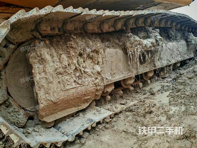 單側(cè)履帶整體(整機(jī)外觀) 單側(cè)履帶整體(整機(jī)外觀)
