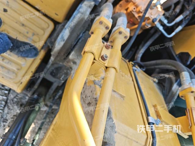 大臂背部俯视（工作和回转装置）