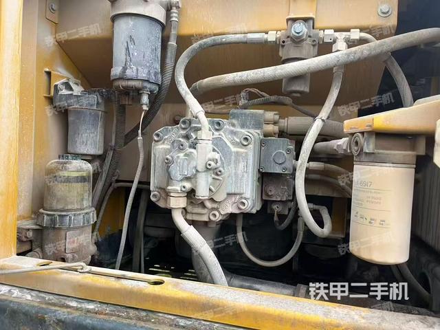 液壓泵艙室正面整體(整機(jī)外觀) 液壓泵艙室正面整體(整機(jī)外觀)