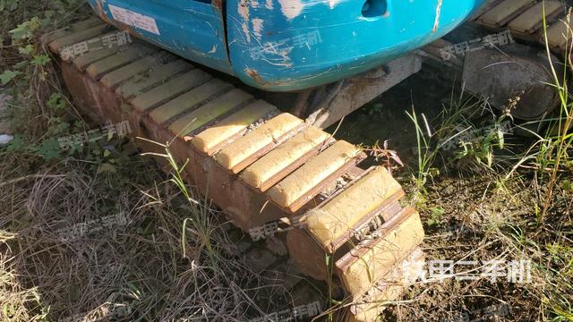 單側(cè)履帶整體(整機(jī)外觀) 單側(cè)履帶整體(整機(jī)外觀)