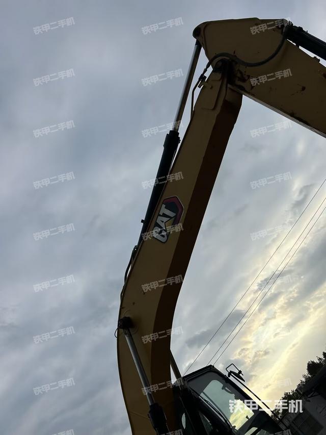 大臂整体 右侧(工作和回转装置) 大臂整体 右侧(工作和回转装置)
