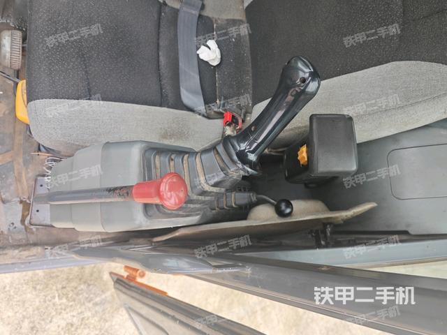 座椅左側(cè)控制臺(tái)/音響/含左手柄(駕駛室部分) 座椅左側(cè)控制臺(tái)/音響/含左手柄(駕駛室部分)