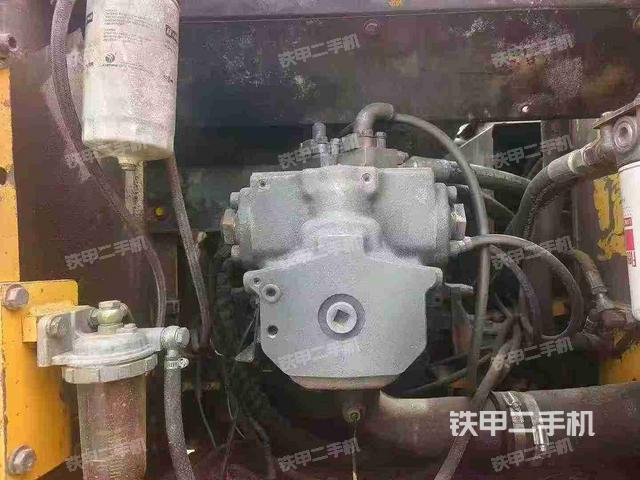 液压泵舱室正面整体(整机外观) 液压泵舱室正面整体(整机外观)