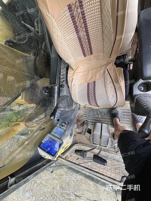 駕駛室整體(整機外觀) 駕駛室整體(整機外觀)