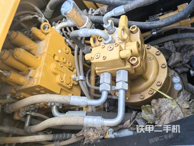 回转马达和主控阀（整机外观）