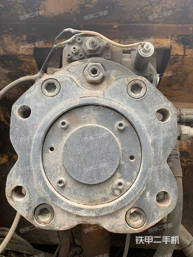 液壓泵艙室正面整體(整機外觀) 液壓泵艙室正面整體(整機外觀)