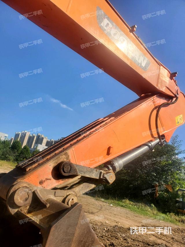 小臂整體左后(工作和回轉(zhuǎn)裝置) 小臂整體左后(工作和回轉(zhuǎn)裝置)