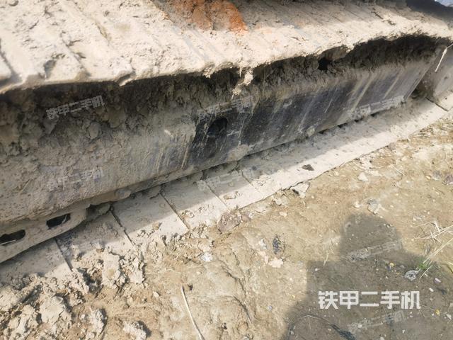 單側(cè)履帶整體(整機外觀) 單側(cè)履帶整體(整機外觀)