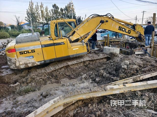 整機(jī)右后45°(整機(jī)外觀) 整機(jī)右后45°(整機(jī)外觀)