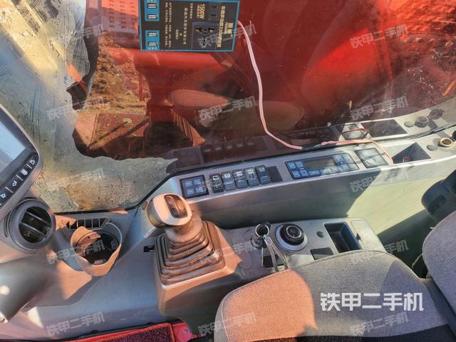 座椅左側(cè)控制臺(tái)/音響/含左手柄(駕駛室部分) 座椅左側(cè)控制臺(tái)/音響/含左手柄(駕駛室部分)