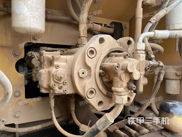 液壓泵艙室正面整體(整機(jī)外觀) 液壓泵艙室正面整體(整機(jī)外觀)