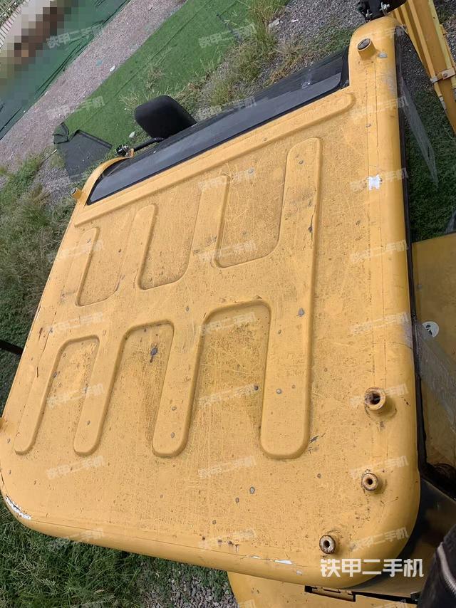 驾驶室顶部（整机外观）