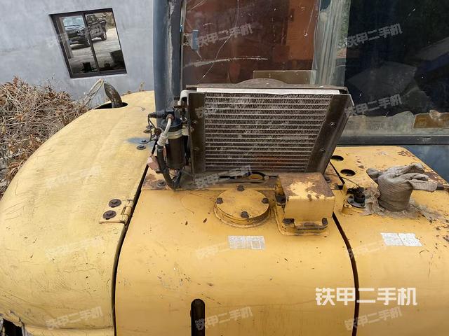 回轉(zhuǎn)馬達(dá)和主控閥(整機(jī)外觀) 回轉(zhuǎn)馬達(dá)和主控閥(整機(jī)外觀)