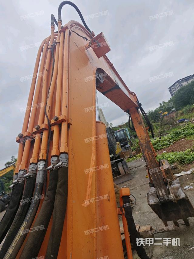 大臂背部俯視(工作和回轉(zhuǎn)裝置) 大臂背部俯視(工作和回轉(zhuǎn)裝置)
