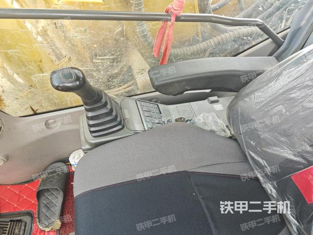 座椅右側(cè)控制臺/鑰匙門/油門/含右手柄（駕駛室部分）