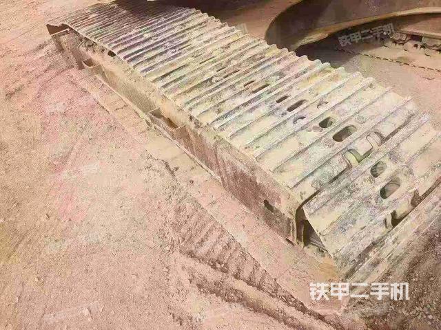 单侧履带整体(整机外观) 单侧履带整体(整机外观)