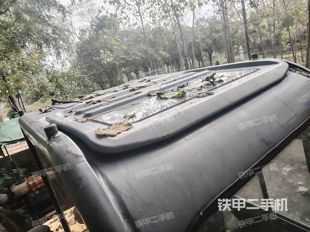 駕駛室頂部(整機外觀) 駕駛室頂部(整機外觀)