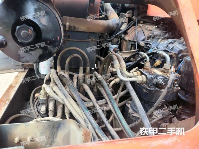 液壓泵艙室正面整體(整機(jī)外觀) 液壓泵艙室正面整體(整機(jī)外觀)