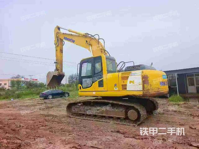 駕駛室整體(整機(jī)外觀) 駕駛室整體(整機(jī)外觀)