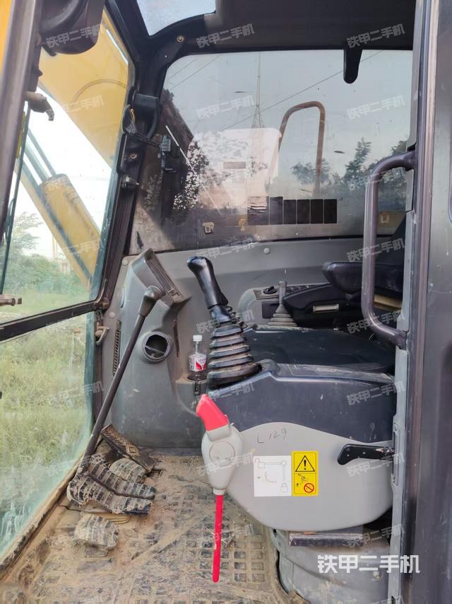 驾驶室整体（整机外观）