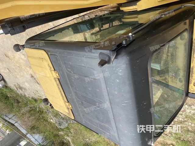 駕駛室頂部(整機外觀) 駕駛室頂部(整機外觀)