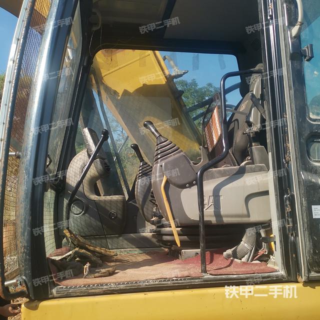 駕駛室整體(整機外觀) 駕駛室整體(整機外觀)