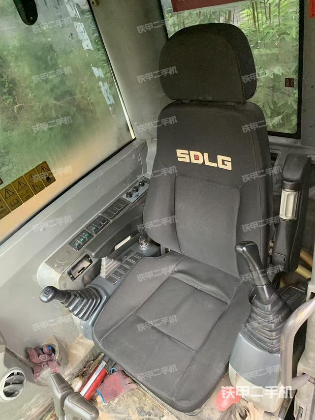 驾驶室整体（整机外观）