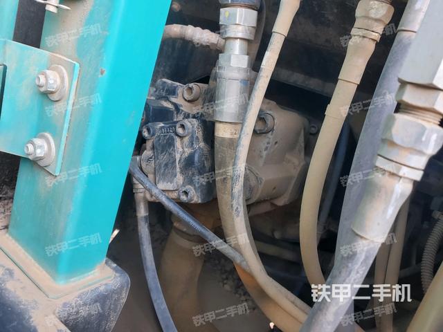 液壓泵艙室正面整體(整機(jī)外觀) 液壓泵艙室正面整體(整機(jī)外觀)
