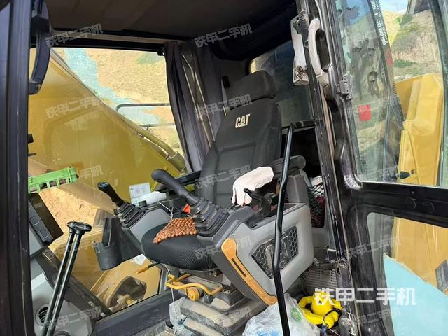 駕駛室整體(整機外觀) 駕駛室整體(整機外觀)
